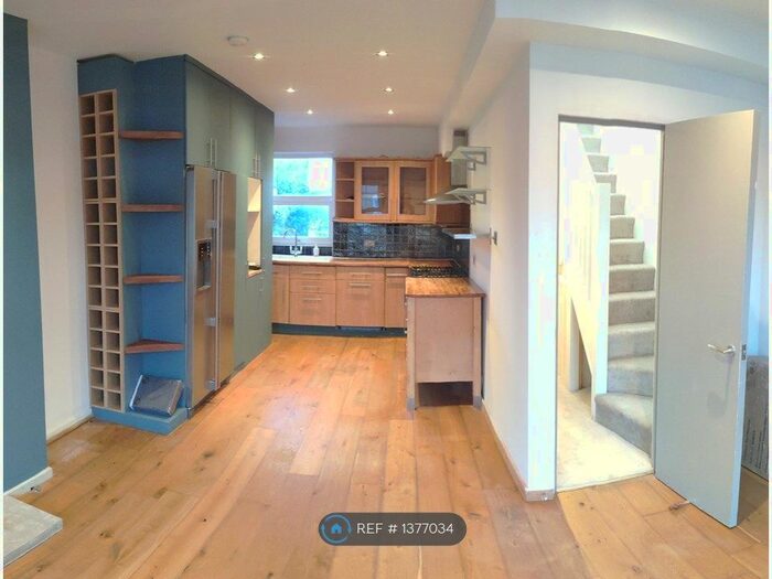 2 Bedroom Flat To Rent In Nutbrook Street, London, SE15