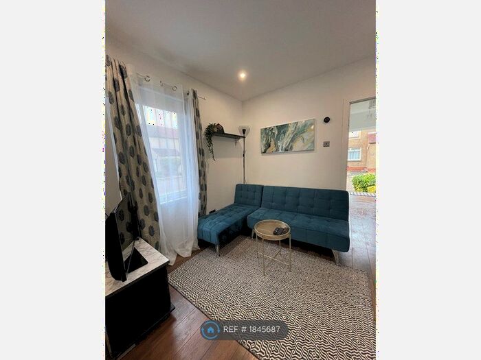 2 Bedroom Bungalow To Rent In South Gyle Mains, Edinburgh, EH12