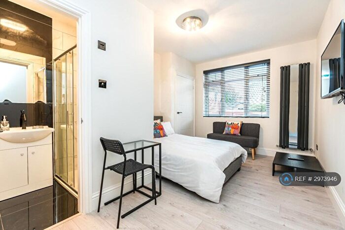 Studio To Rent In Addington Road, Selsdon, CR2