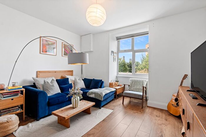 3 Bedroom Flat To Rent In Flamingo House, Gosset Street, E2