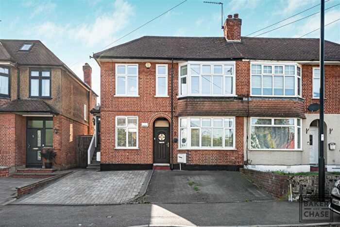 2 Bedroom Maisonette For Sale In Carterhatch Lane, Enfield, EN1