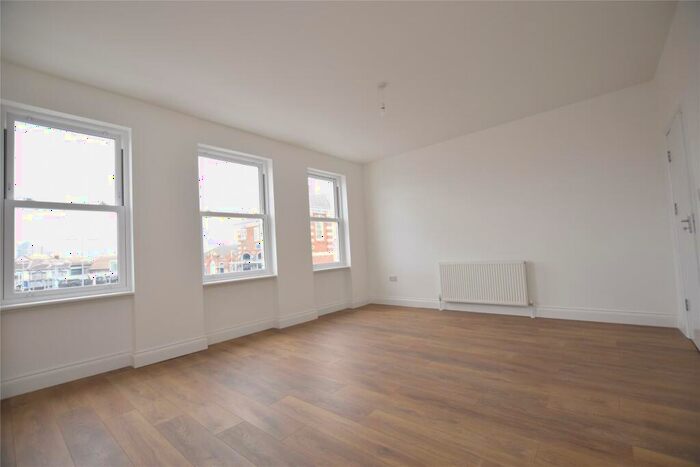 4 Bedroom Terraced House To Rent In St Johns Hill, Battersea, London, SW11