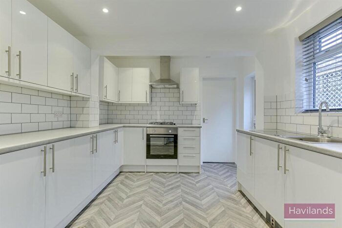 2 Bedroom Flat To Rent In Bounds Green Road, N11