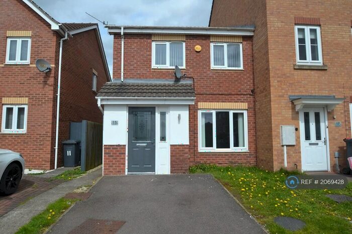 3 Bedroom End Of Terrace House To Rent In Longfield Avenue, Nottingham, NG8