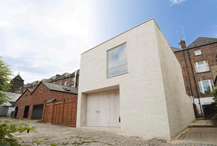 2 Bedroom House To Rent In Wembury Mews, Highgate, N6