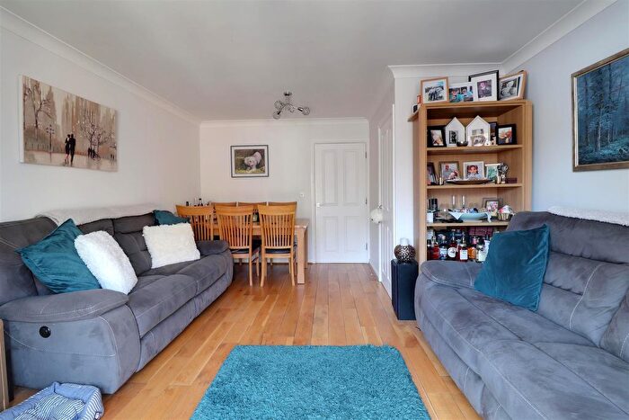 3 Bedroom Terraced House For Sale In Blackwell Close, Stonehouse, GL10