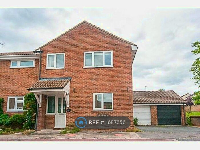 3 Bedroom Semi-Detached House To Rent In Rowhedge, Brentwood, CM13