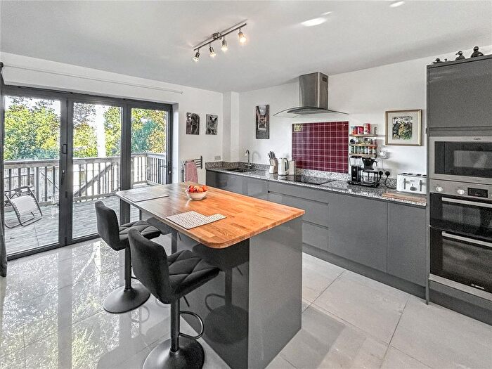 3 Bedroom End Terrace House For Sale In Popham Close, Tiverton, Devon, EX16