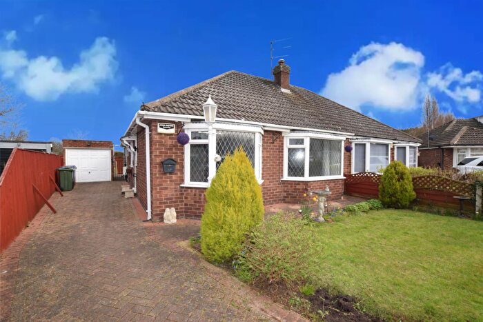 3 Bedroom Semi-Detached Bungalow To Rent In Pagehall Close, Grimsby, DN33