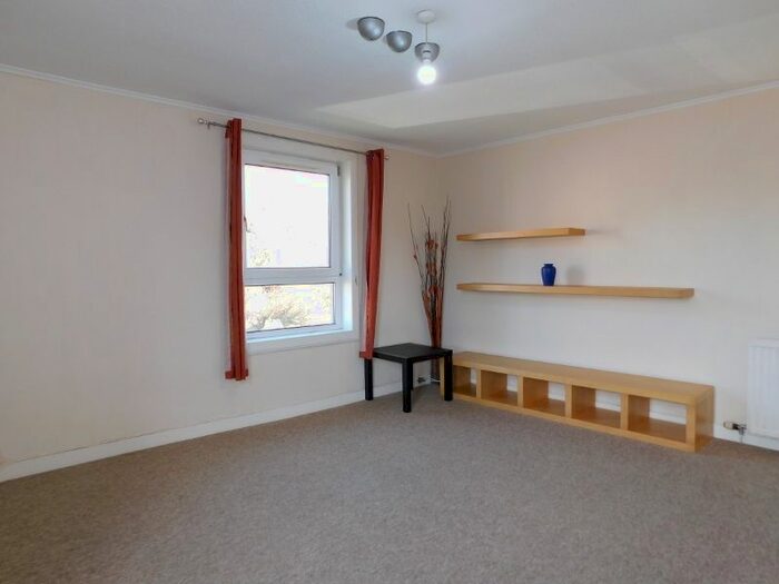 2 Bedroom Flat To Rent In Kingsknowe Court, Edinburgh, EH14