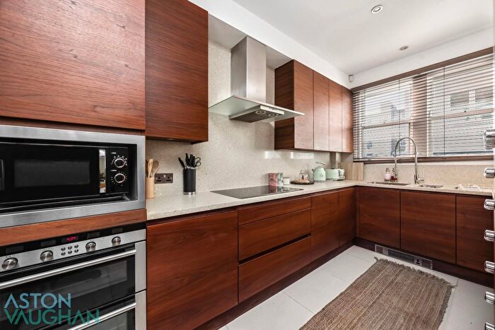 2 Bedroom Semi-Detached House To Rent In Rock Grove, Brighton, BN2