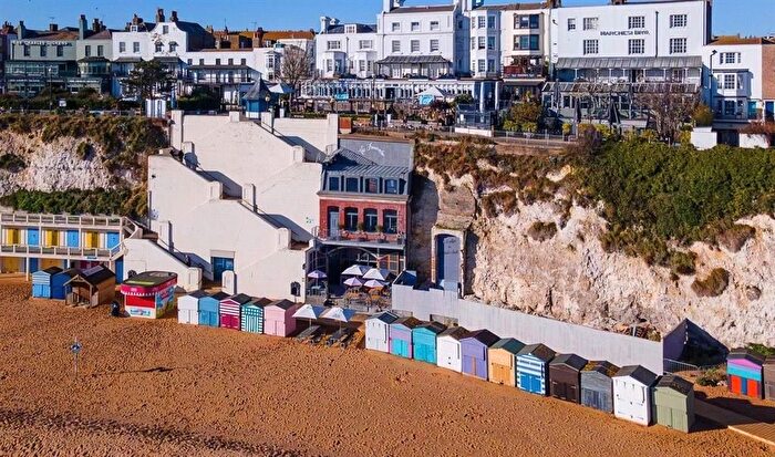 1 Bedroom Maisonette For Sale In The Parade, Broadstairs, CT10