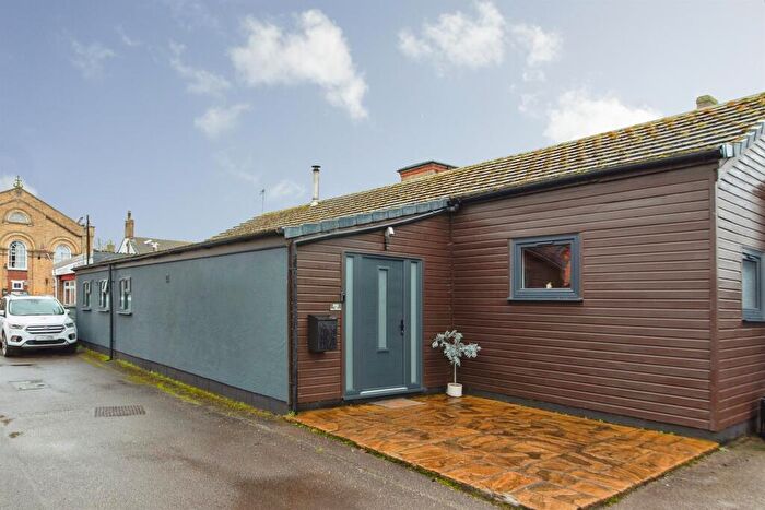 4 Bedroom Semi-Detached Bungalow For Sale In High Street, Martin, Lincoln, LN4