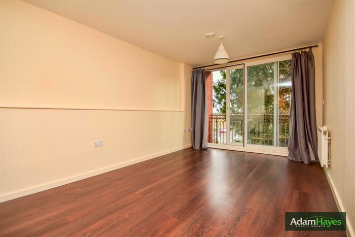 2 Bedroom Apartment To Rent In Lankaster Gardens, East Finchley, N2