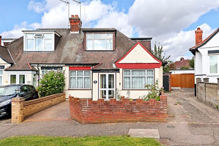 2 Bedroom Semi-Detached Bungalow For Sale In Cherrydown Close, Chingford, E4