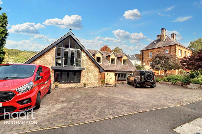 5 Bedroom Detached House For Sale In Port Road, Northampton, NN5