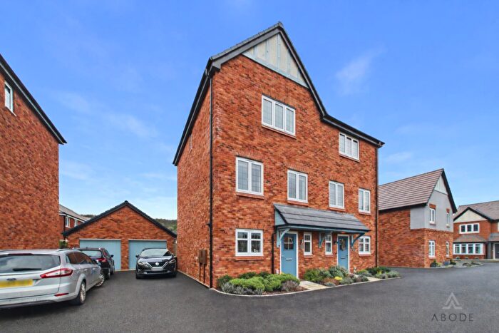 4 Bedroom Semi Detached House For Sale In Greenways Road, Tatenhill, Burton-On-Trent, DE13