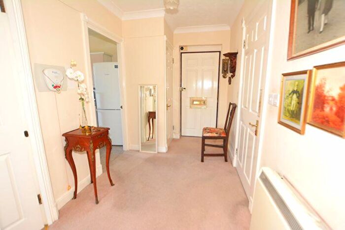 1 Bedroom Flat For Sale In Maxwell Road, Beaconsfield, HP9
