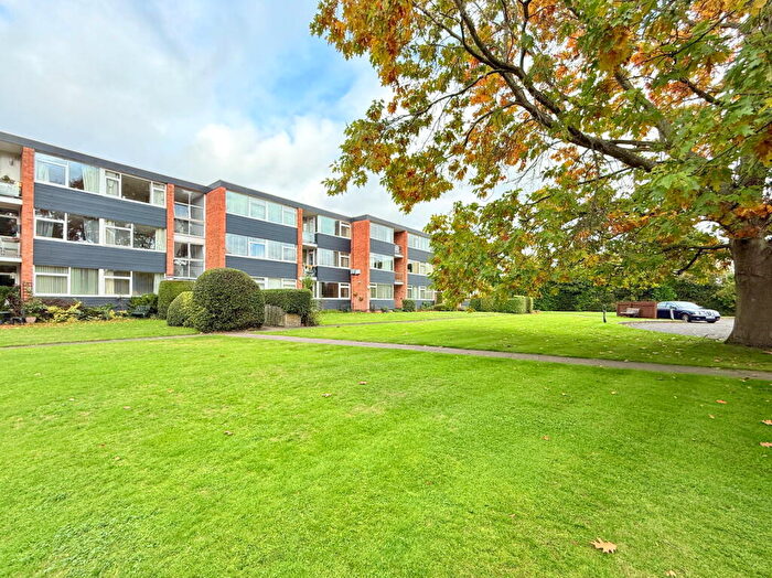 2 Bedroom Apartment For Sale In Darley Mead Court, Hampton Lane, Solihull, B91