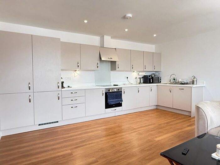 2 Bedroom Flat For Sale In Redvers Road, Chatham, ME4