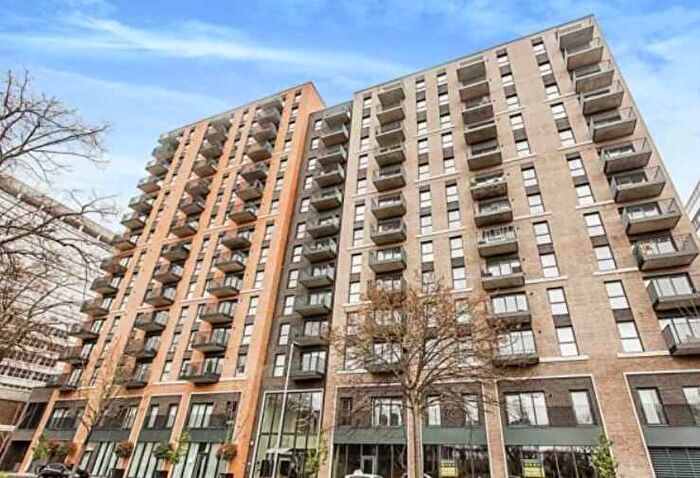 2 Bedroom Apartment For Sale In Victoria Avenue, Southend On Sea, SS2