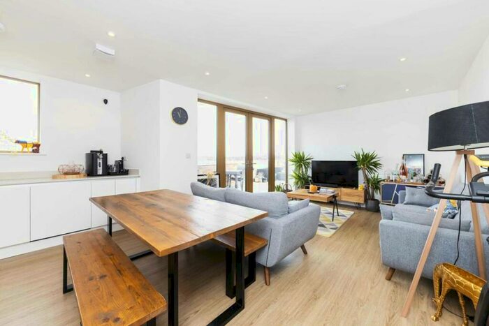 2 Bedroom Flat To Rent In Streatham Road, Tooting, CR4