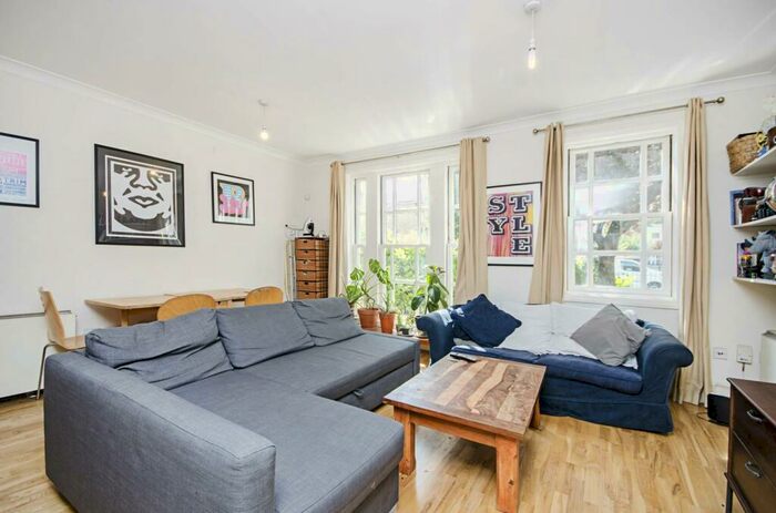 2 Bedroom Flat To Rent In Middleton Road, Dalston, London, E8