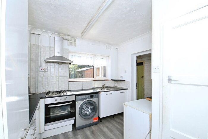 3 Bedroom Semi-Detached House For Sale In Eastern Avenue, Peterborough, PE1