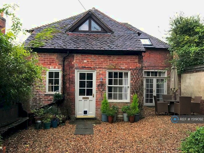 2 Bedroom Detached House To Rent In Church St, Wimborne, BH21