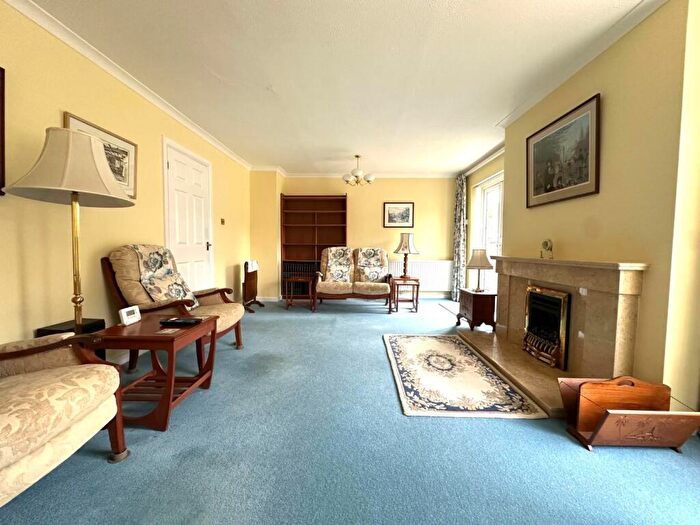 4 Bedroom Detached House For Sale In Conyngham Road, Meadowfields, Northampton, NN3