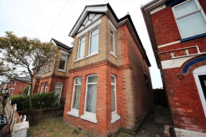 4 Bedroom Semi-Detached House To Rent In Hankinson Road, Bournemouth, BH9