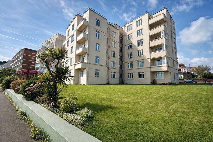 2 Bedroom Flat For Sale In Bedford Avenue, Bexhill On Sea, TN40