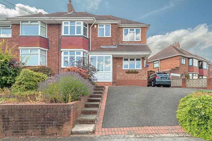 4 Bedroom Semi-Detached House For Sale In Kingsway, Stourbridge, DY8
