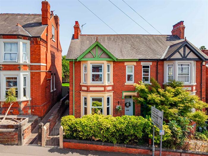 4 Bedroom Semi-Detached House For Sale In Clarence Road, Saltergate, Chesterfield, S40