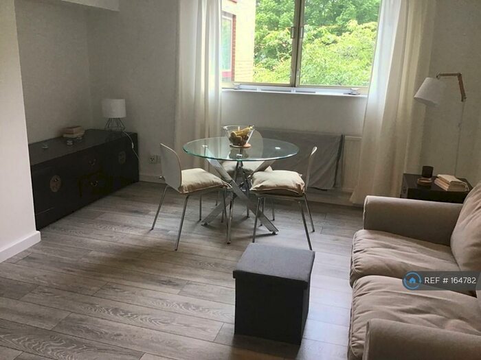 2 Bedroom Flat To Rent In Quay, London, E1W