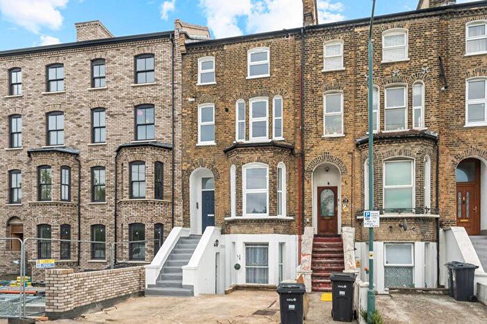 1 Bedroom Apartment For Sale In Holly Road, London, E11