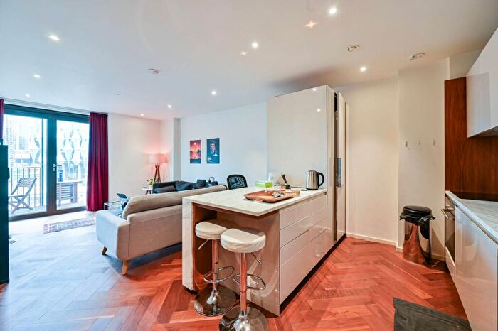 2 Bedroom Flat For Sale In Embassy Gardens, Nine Elms, London, SW11