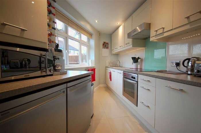 2 Bedroom Maisonette To Rent In Northdown Close, Ruislip Manor, Ruislip HA4
