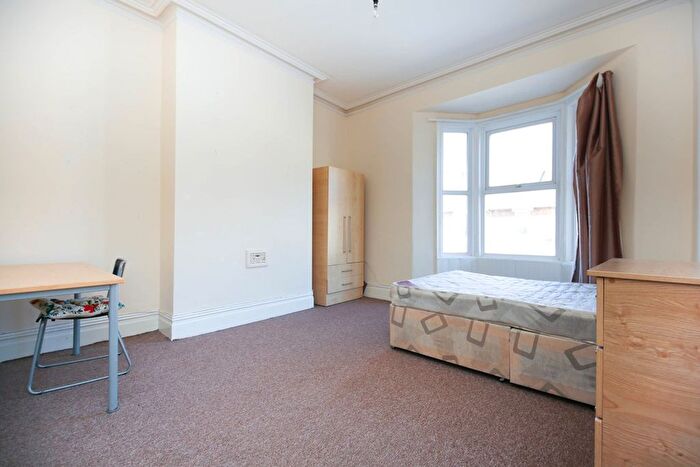 3 Bedroom Flat To Rent In Warwick Street, Newcastle Upon Tyne, NE6