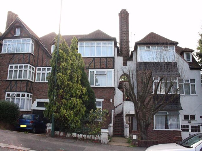 2 Bedroom Flat To Rent In Highfield Avenue, Kingsbury, NW9