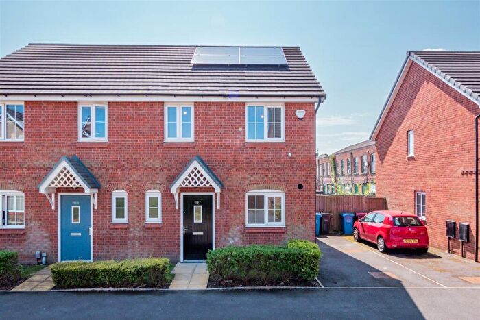 3 Bedroom Semi-Detached House To Rent In Thorne Crescent, Worsley, Manchester, M28