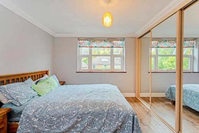 2 Bedroom Flat To Rent In Churchview Close, Caterham, CR3