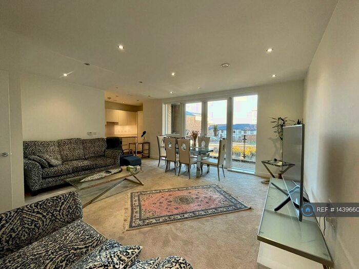 2 Bedroom Flat To Rent In Garrison Heights, London, NW7