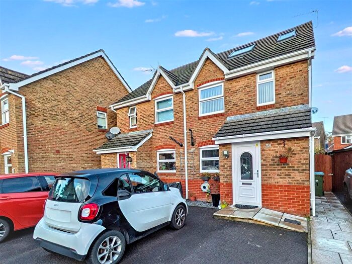 3 Bedroom Semi-Detached House For Sale In Lime Avenue, Westergate, PO20