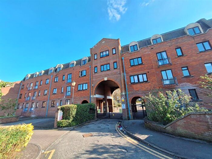2 Bedroom Flat To Rent In Greys Court, RG1