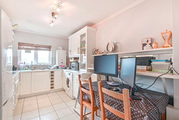 2 Bedroom Flat For Sale In Mitchellbrook Way, Neasden, London, NW10