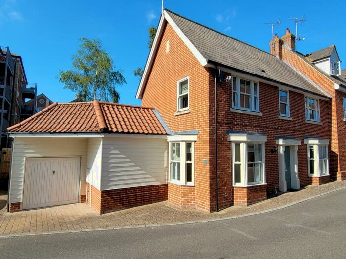 3 Bedroom Semi-Detached House To Rent In Barley Close, Mistley, CO11