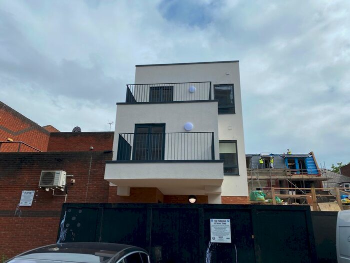 2 Bedroom Flat To Rent In High Street, Hounslow, TW3