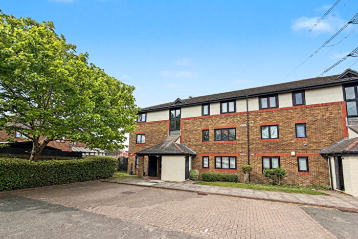 Studio To Rent In Morgan Drive, Greenhithe, DA9