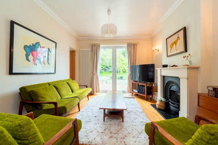 4 Bedroom Bungalow To Rent In Aultone Way, Sutton, SM1